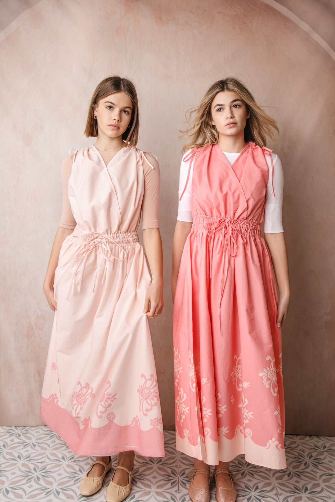 HDR605-SHOULDER AND WAIST PULLY STRINGS DRESS WITH HEM BORDER PRINT-Pink