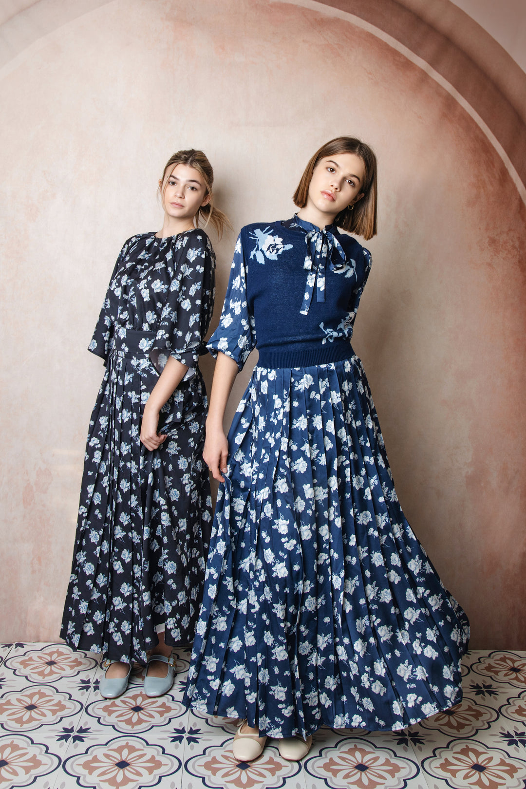 HSK676-SILKY PLEATED SKIRT-Floral